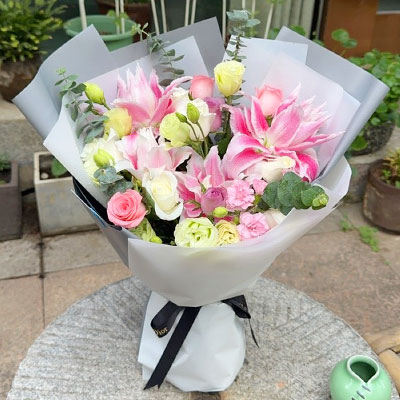 徐州9朵玫瑰混搭百合，爱恋纯真无邪